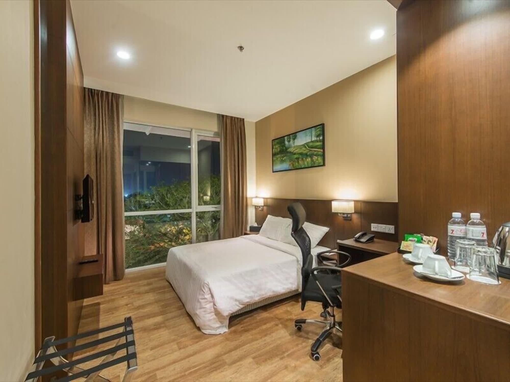 Keoja Hotel Kuala Belait Exterior foto